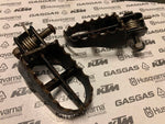 Load image into Gallery viewer, USED JITSIE STEEL TRIALS FOOTRESTS 1PR