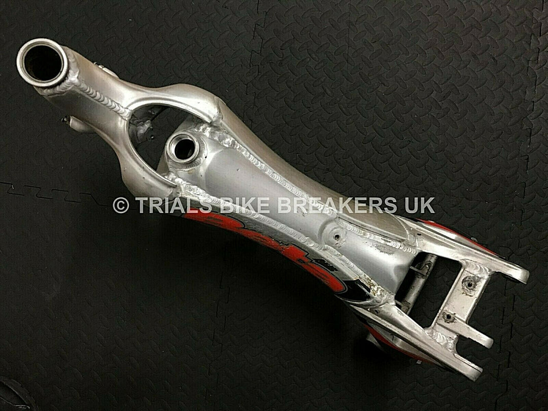 2006 BETA REV3 125 FRAME WITH SIDE ARMS